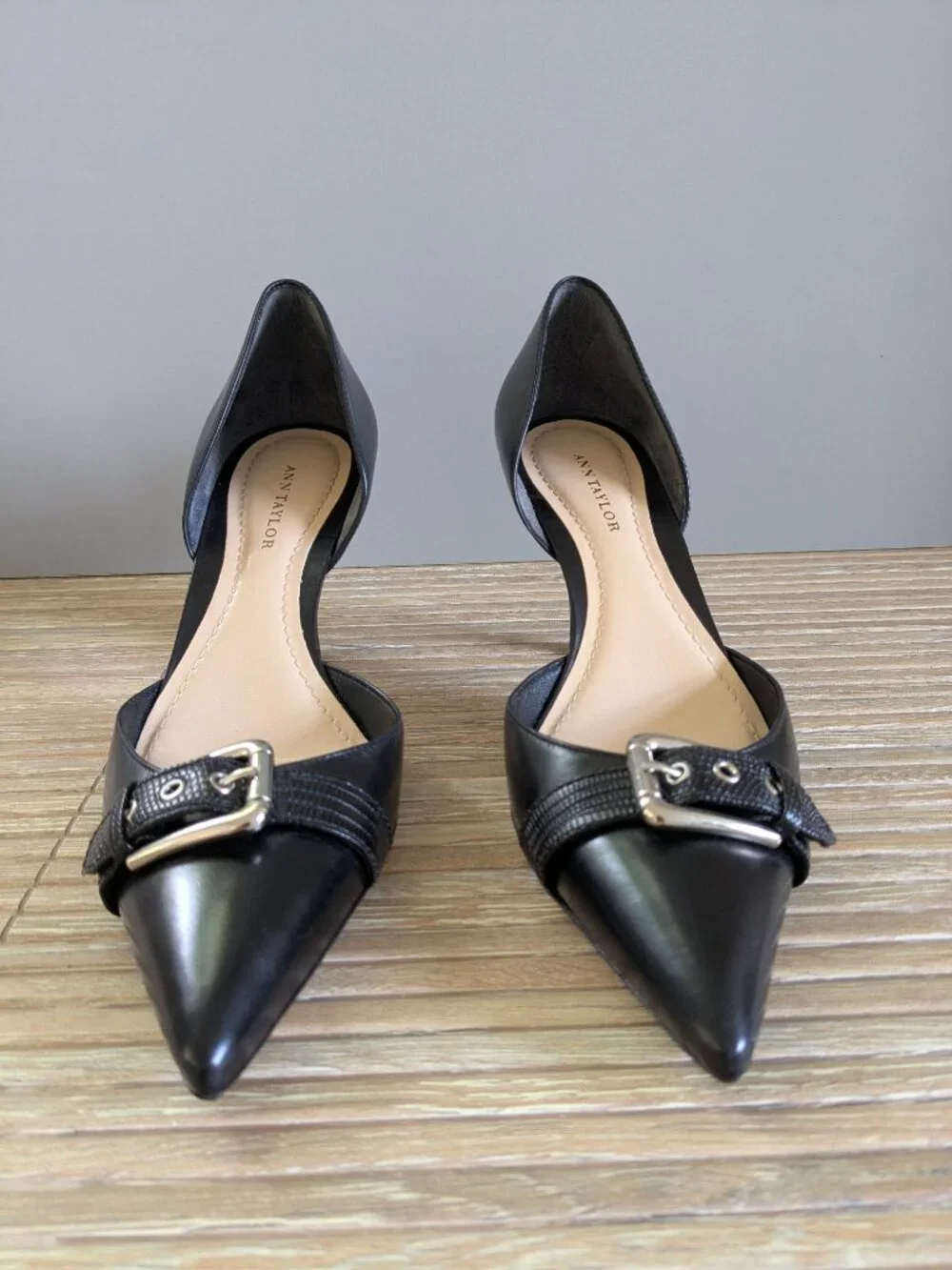 NWOB Ann Taylor Leather pointed-toe Pumps Black 6.5
